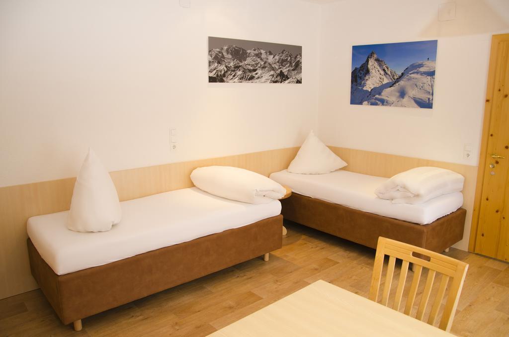 Hotel Garni Alpenblick Ischgl Bagian luar foto