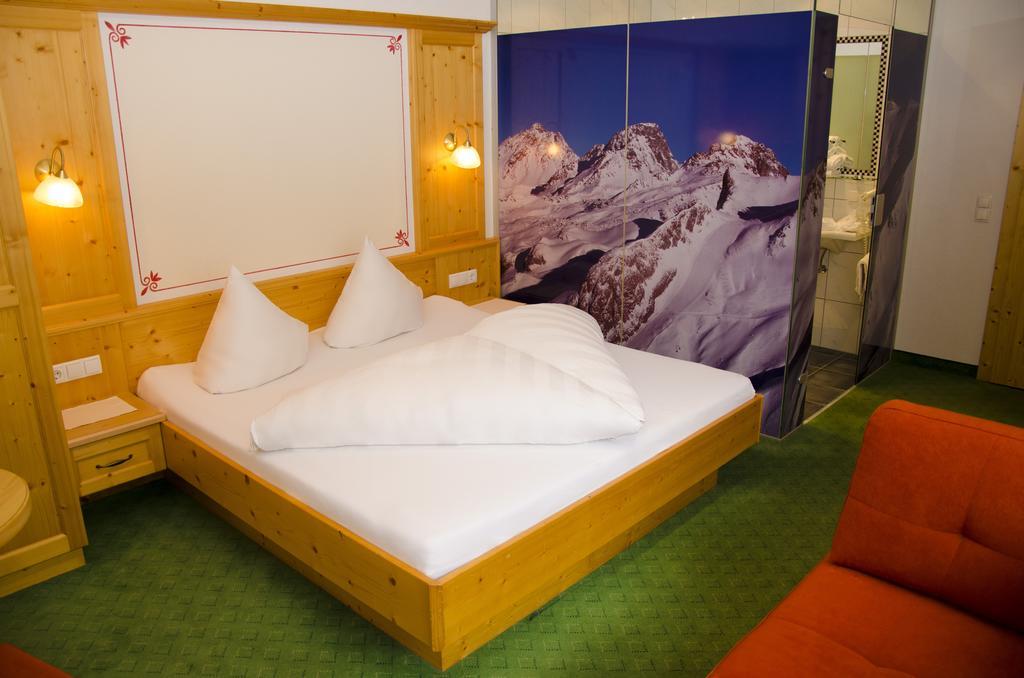 Hotel Garni Alpenblick Ischgl Bagian luar foto