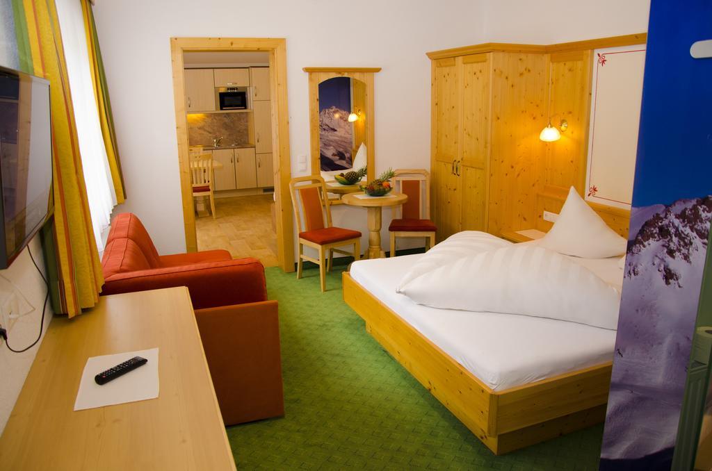 Hotel Garni Alpenblick Ischgl Bagian luar foto